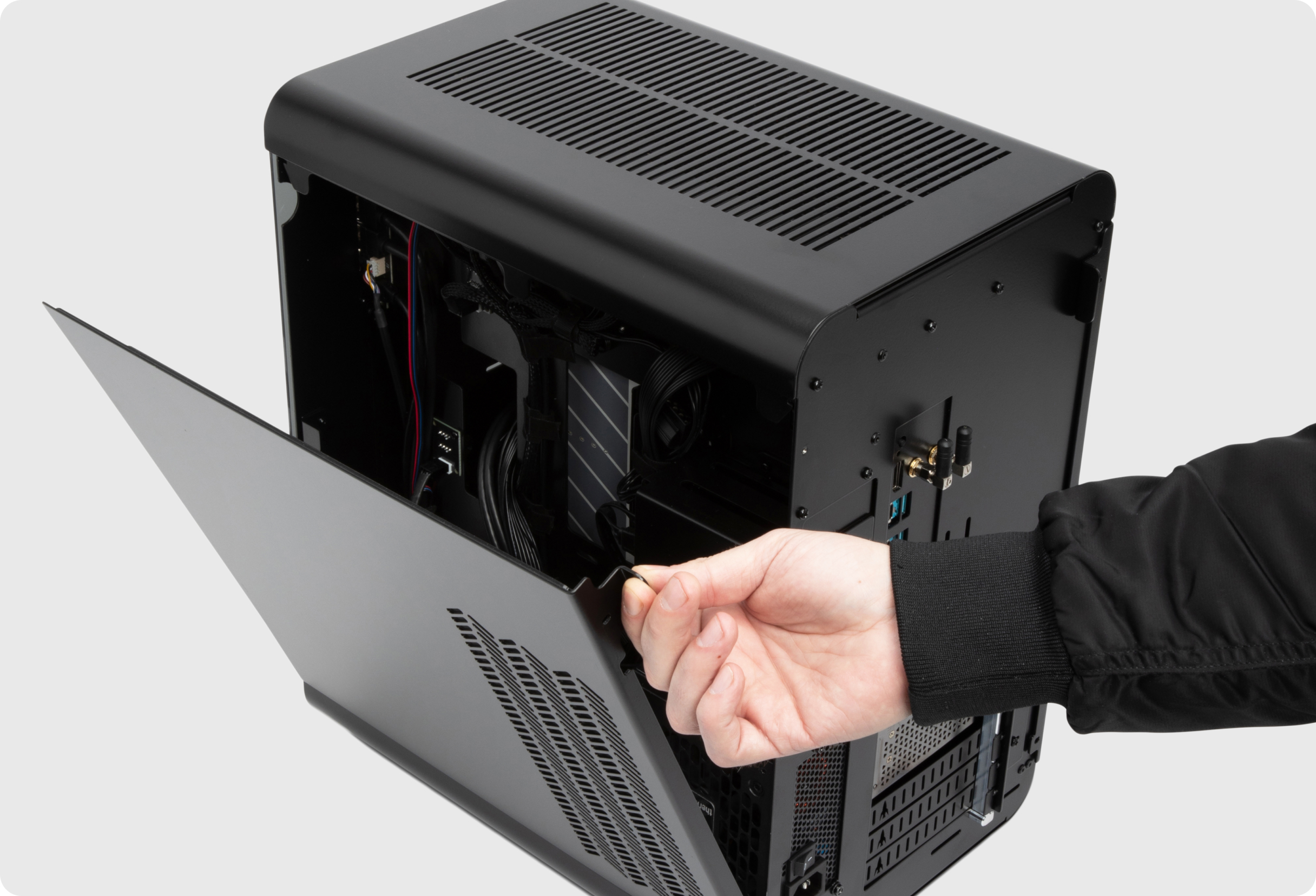 System76 Thelio Mira AI Workstation